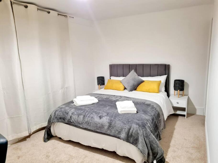 Cosy Luxurious 3 Bedroom House, Free Parking, Free Wifi, Private Garden, Free Netflix 헤이버링 구 외부 사진