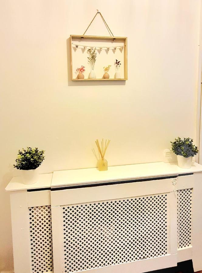 Cosy Luxurious 3 Bedroom House, Free Parking, Free Wifi, Private Garden, Free Netflix 헤이버링 구 외부 사진