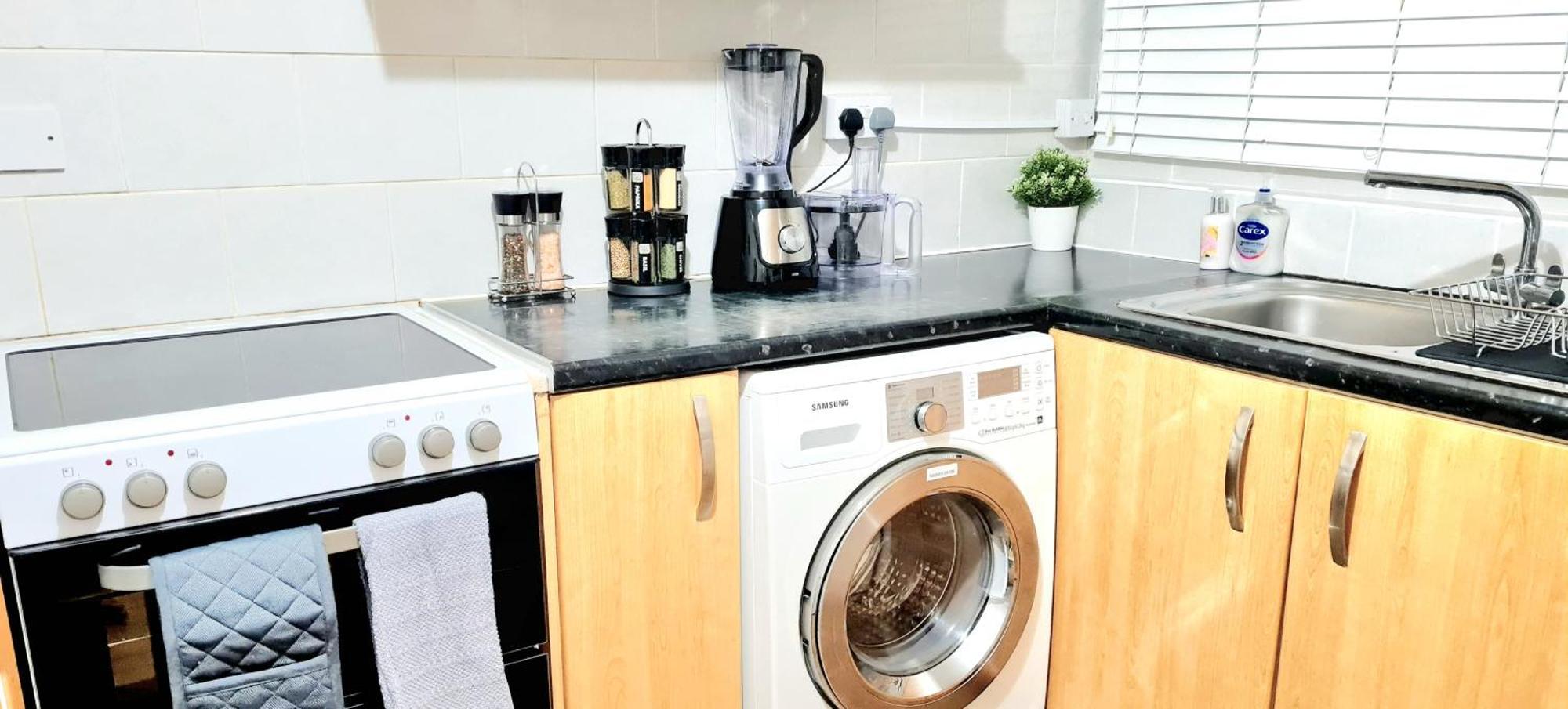 Cosy Luxurious 3 Bedroom House, Free Parking, Free Wifi, Private Garden, Free Netflix 헤이버링 구 외부 사진